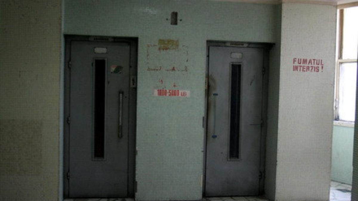 liftul pe cartela doar cei care sunt cu intretinerea la zi pot urca cu liftul datornicii pe scari