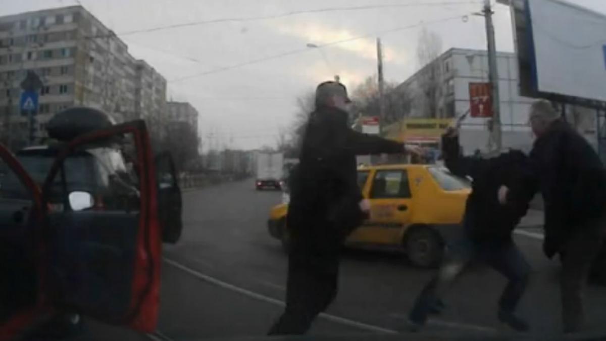 rafuiala mafiota in targoviste agresorii i au blocat drumul cu mai multi copaci taiati apoi l au