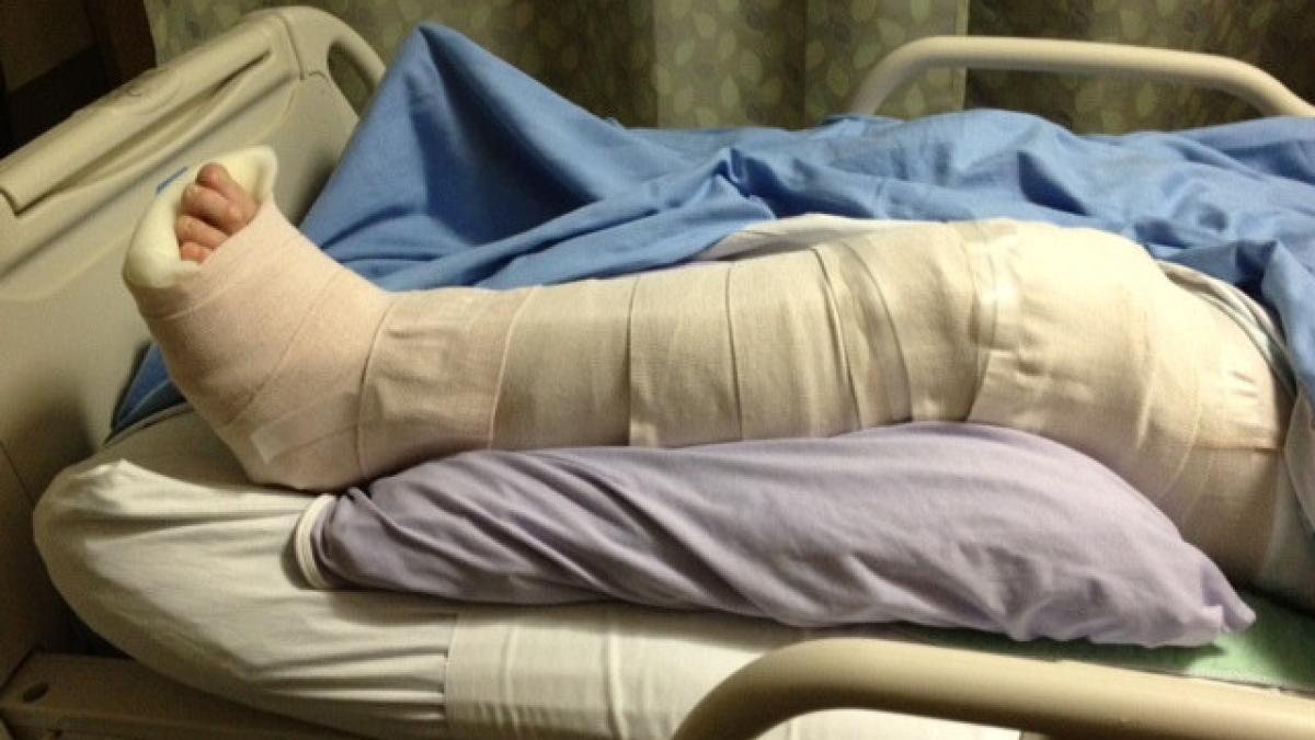 femeie de 85 de ani operata la piciorul sanatos la spitalul judetean din baia mare