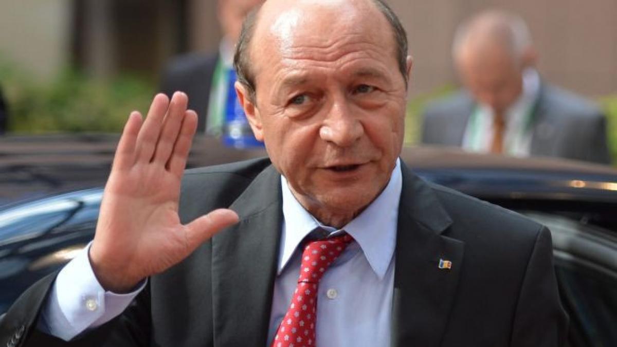 presedintele traian basescu cere demisia ministrului de externe titus corlatean