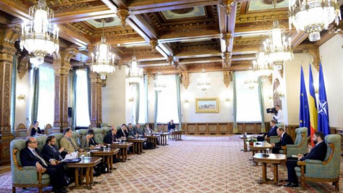 traian basescu propune ca dezbaterea ponta iohannis sa se desfasoare la palatul cotroceni
