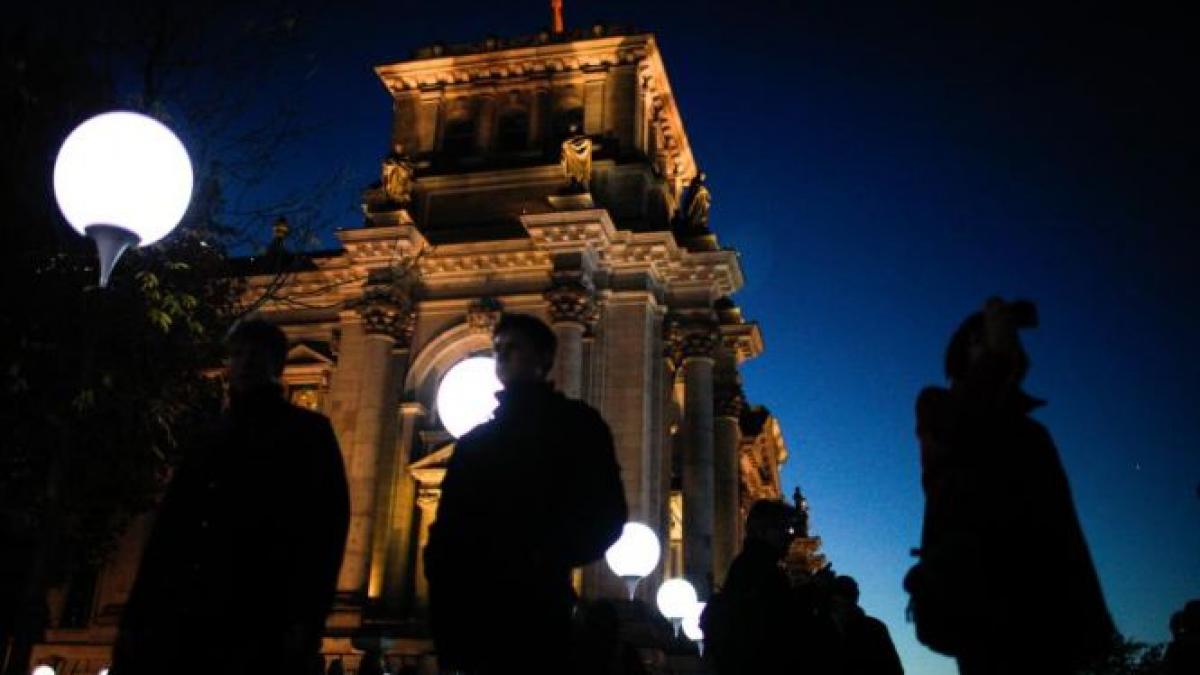 25 de ani de la caderea zidului berlinului merkel dorul de libertate al oamenilor nu poate fi
