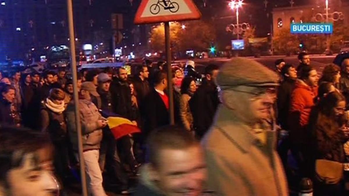 mii de oameni au iesit in strada in semn de solidaritate cu romanii din diaspora care nu au putut