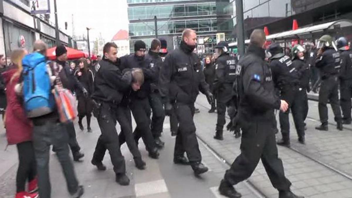 ciocniri violente pe strazile din berlin radicalii de dreapta s au incaierat cu activistii de stanga