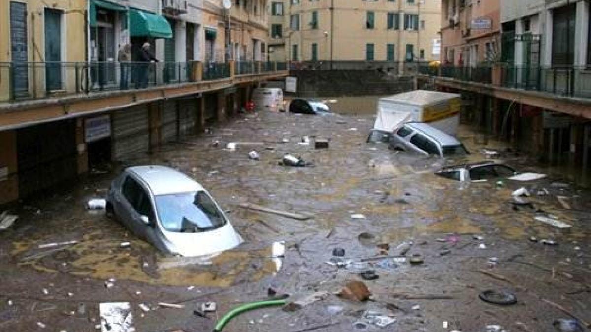 fenomene meteo extreme doi oameni au murit luati de ape inundatiile au pus stapanire pe italia