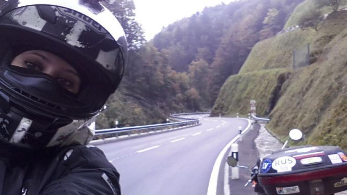 roxynel prima femeie din romania care a ajuns singura pe motocicleta in cel mai nordic punct al