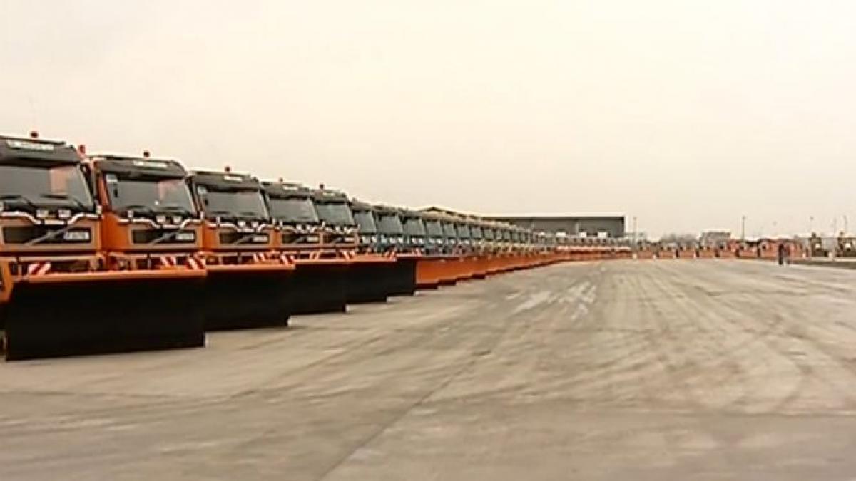 capitala se pregateste de iarna sararitele si plugurile sunt gata sa iasa pe teren