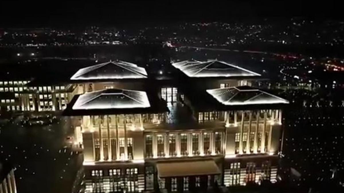 presedintele turc se poarta ca un sultan erdogan vrea sa extinda cu 250 de camere palatul
