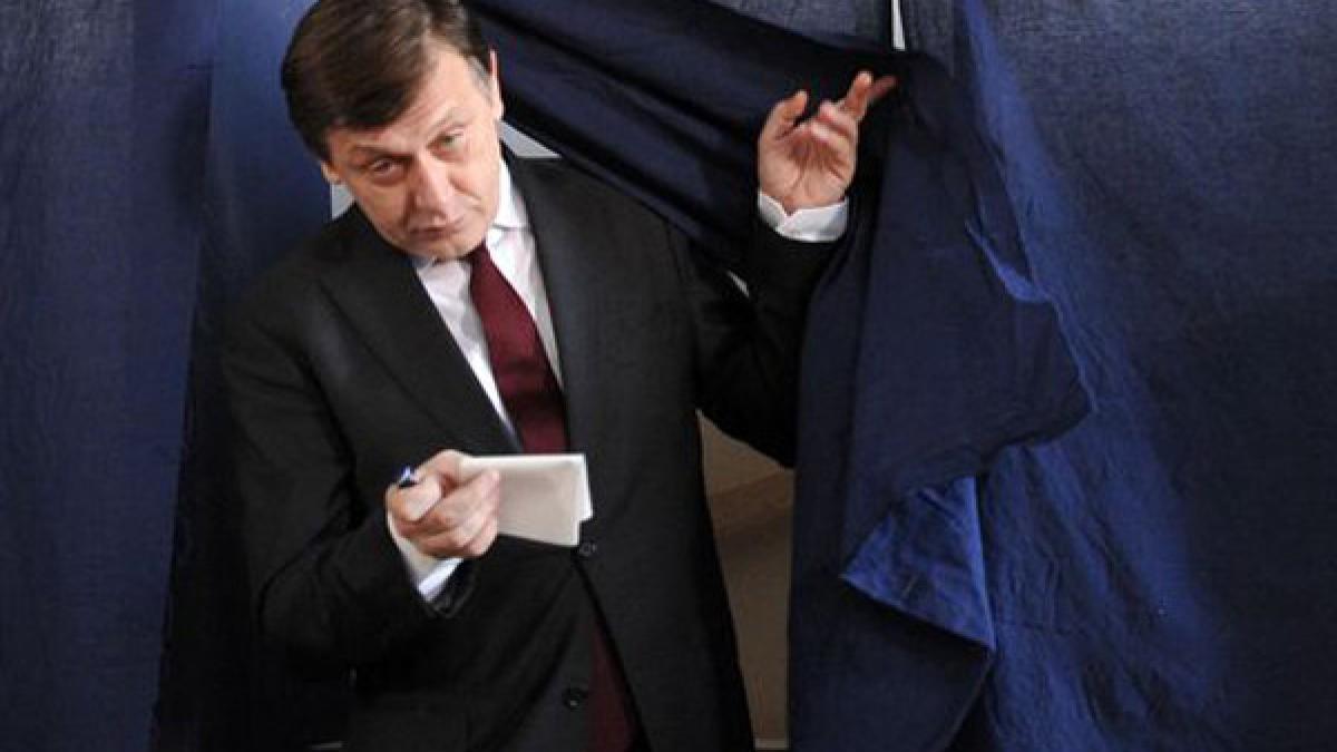 alegeri prezidentiale 2014 reactia neasteptata a lui crin antonescu la iesirea din cabina de vot