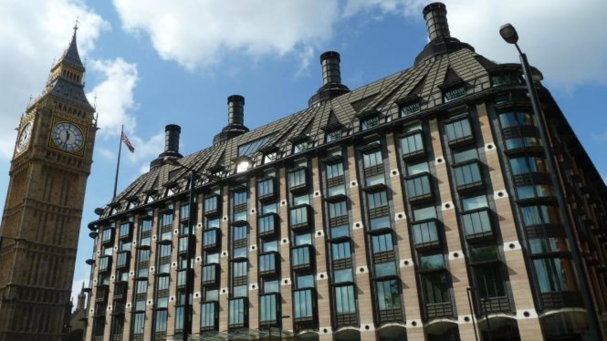 o parte a parlamentului britanic a fost evacuata de urgenta