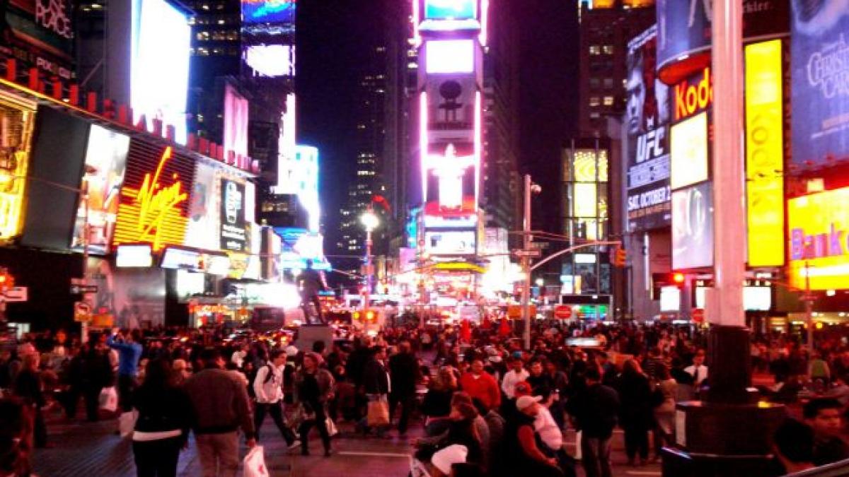 cel mai mare panou publicitar din lume va fi inaugurat diseara in times square