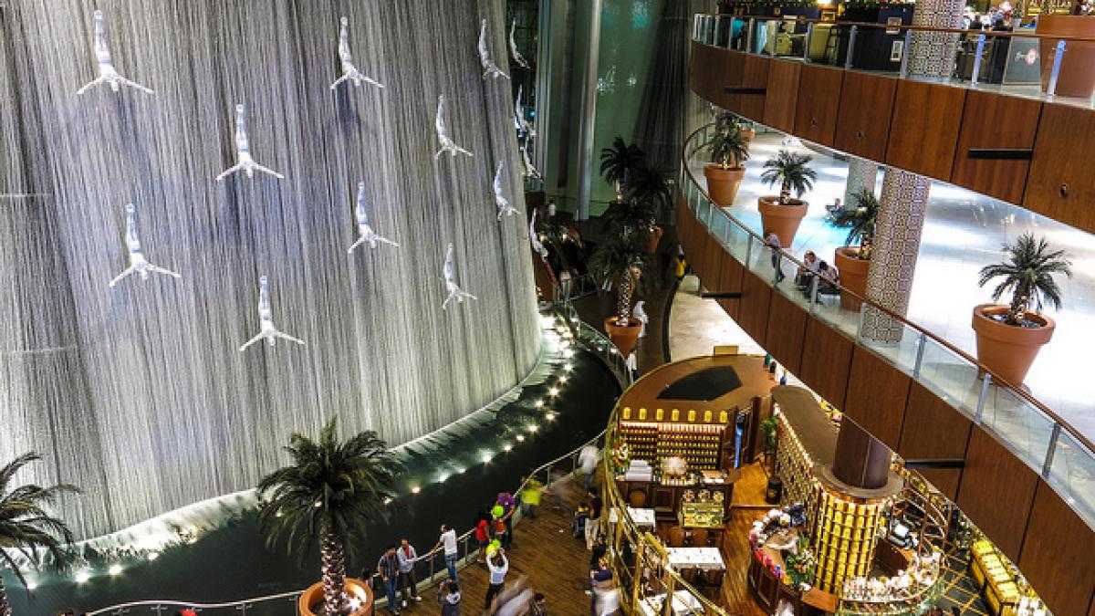 printre piete traditionale si mall uri gigant in dubai