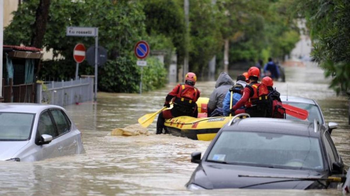 vremea rea face victime in italia doua persoane au murit si o alta este data disparuta