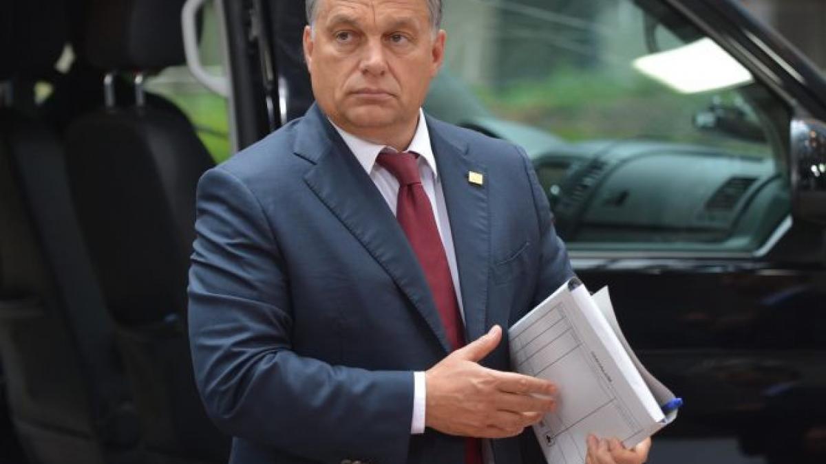 zeci de mii de persoane au manifestat la budapesta impotriva lui viktor orban