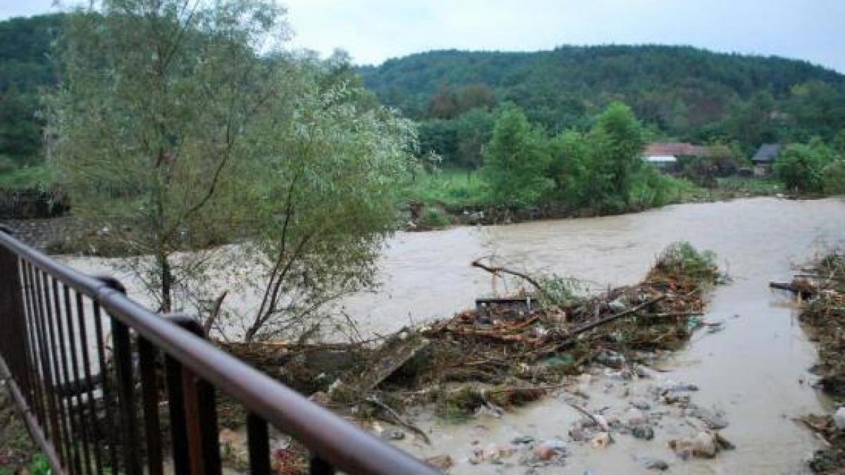 cod galben de inundatii joi si vineri pe rauri din botosani iasi vaslui bacau si galati
