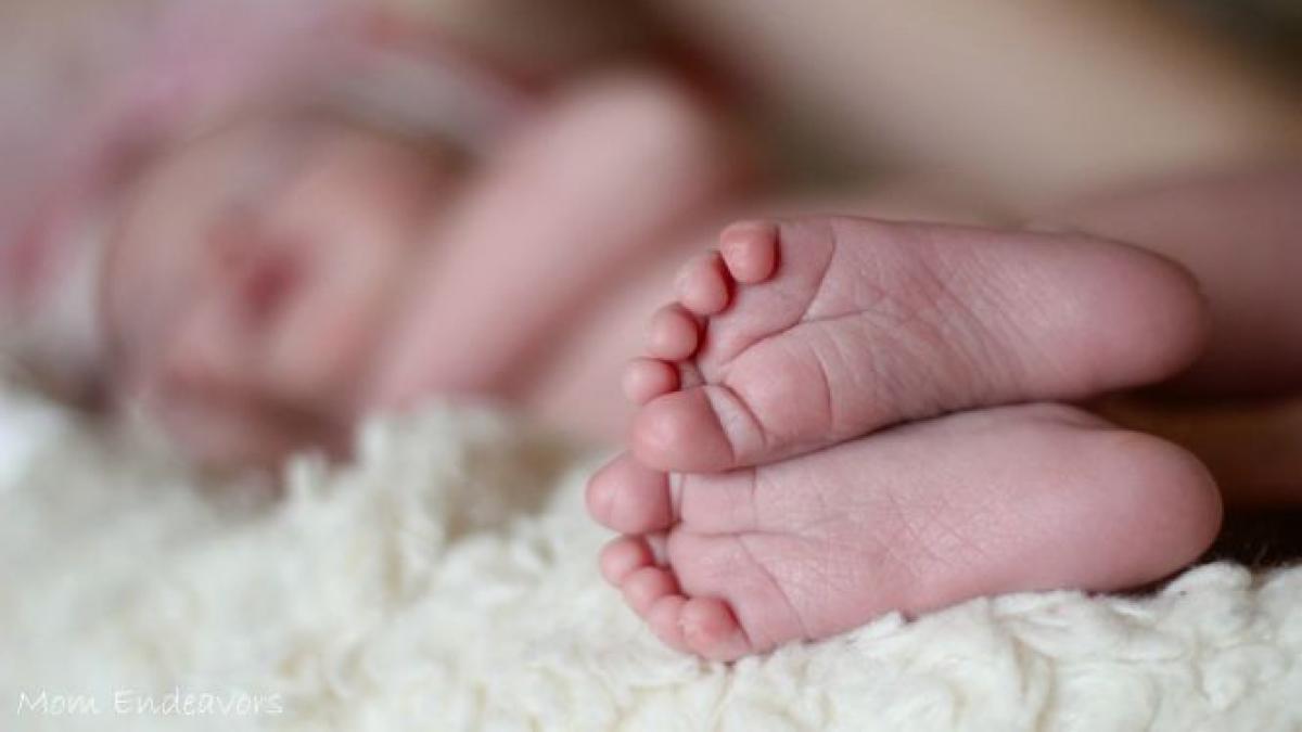 100 de dolari cu atat si a vandut o mama bebelusul pe internet