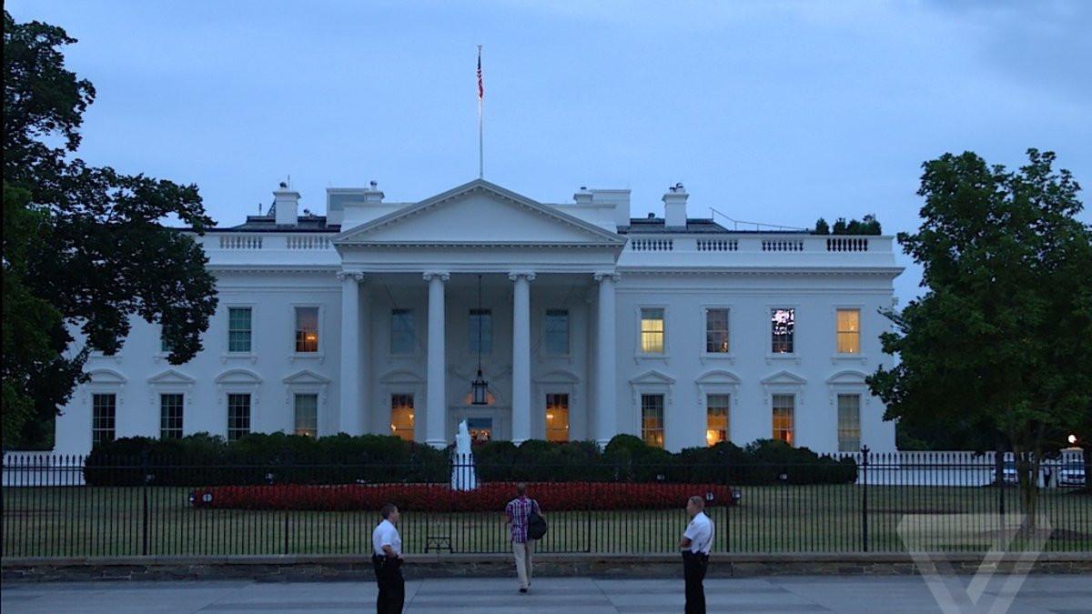 incident bizar la casa alba cineva mi a spus sa vin aici cu o mitraliera in masina ce i s a