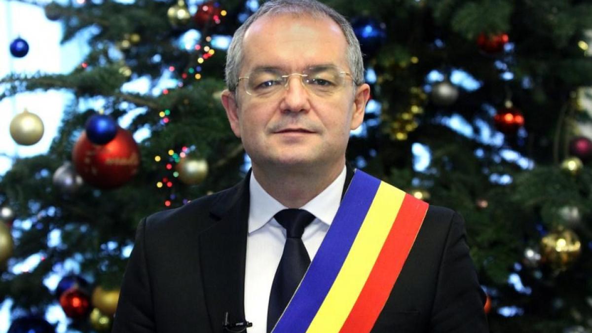 emil boc e mare la punga iarna aceasta arunca 2 5 milioane de lei pentru a impodobi orasul de