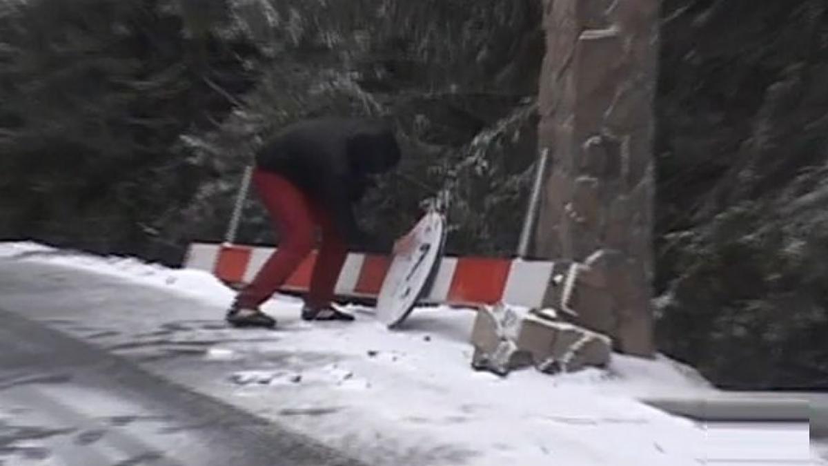 limitatoare de inaltime rupte de hotii de lemne