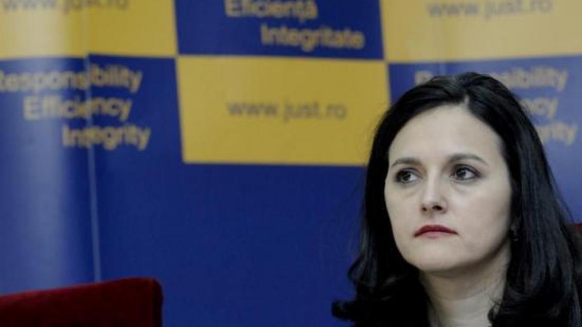 alina bica a fost suspendata din magistratura traian basescu a semnat decretul de demitere a