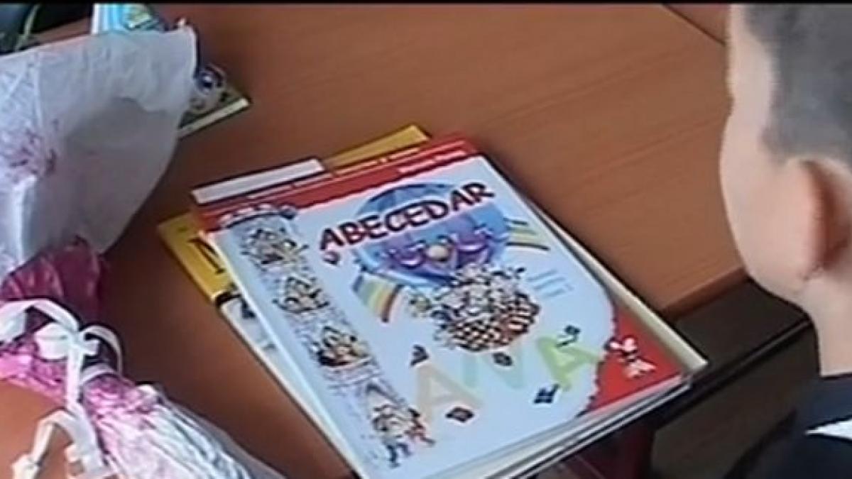 legea manualelor elevii de clasa i si a ii a nu au nici acum dupa ce sa invete