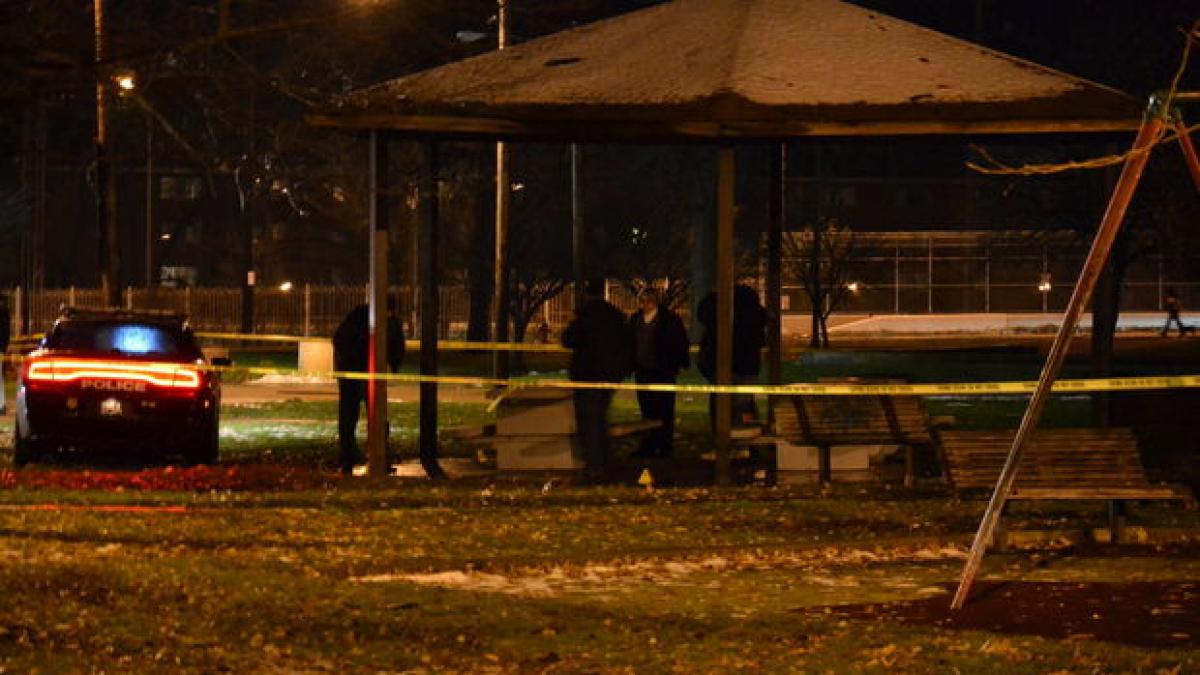 politistii americani au omorat un pusti de 12 ani avea in mana un pistol cu bile