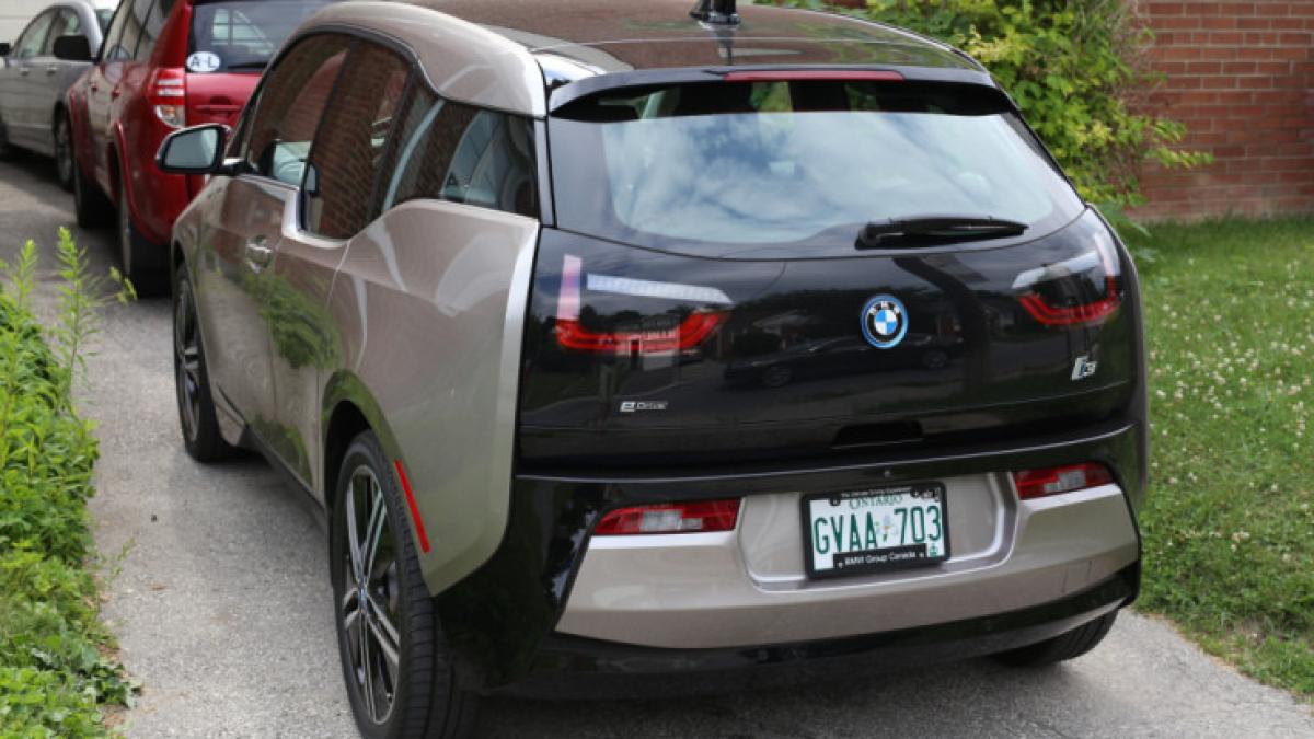 bmw si tesla ar putea colabora la producerea unor modele de automobile electrice