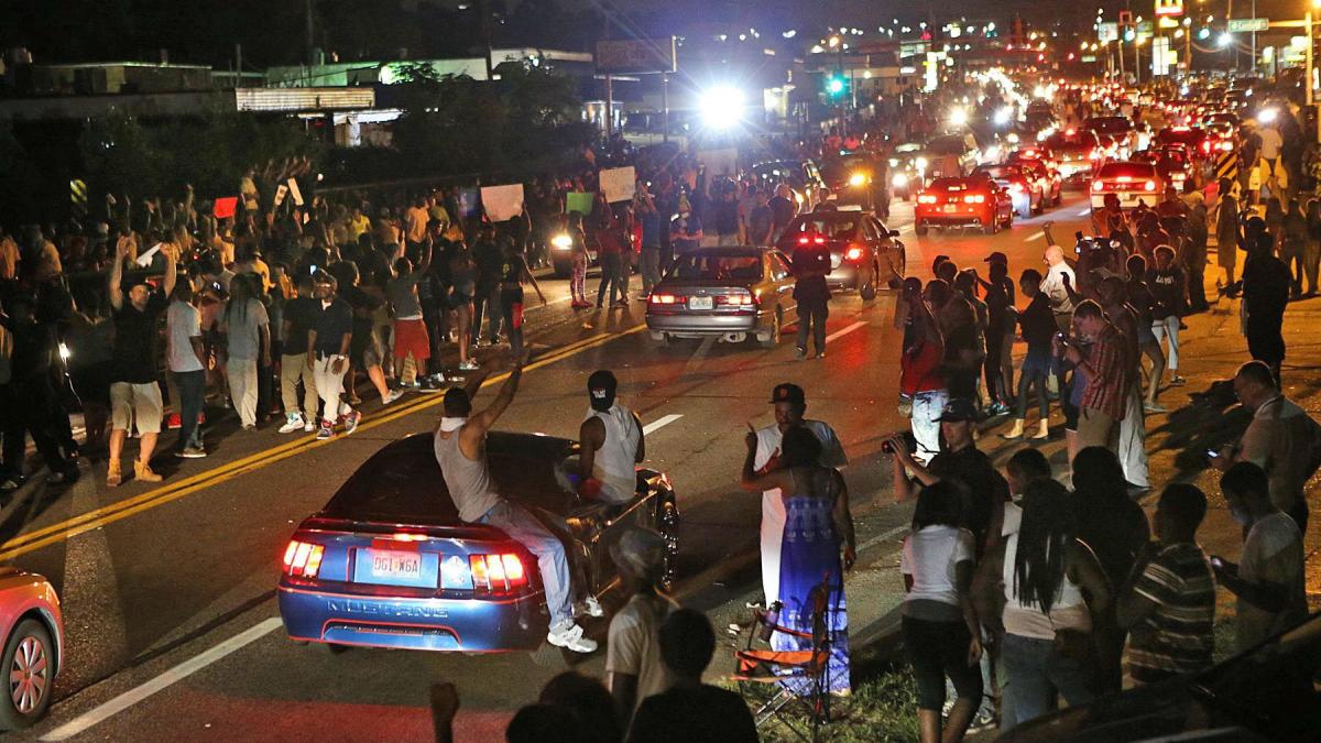 america fierbe dupa verdictul dat in cazul adolescentului ucis de politistul din ferguson oamenii