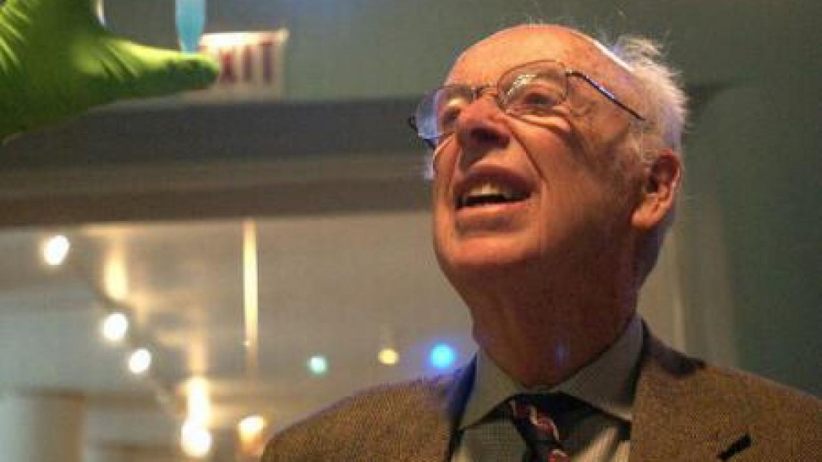 isi scoate medalia nobel la licitatie care este pretul de pornire