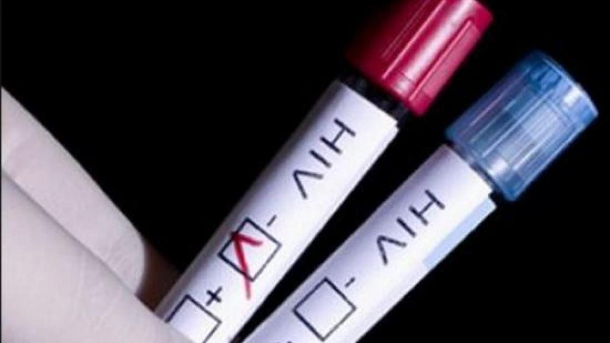 peste 12 000 de romani sufera de hiv sida