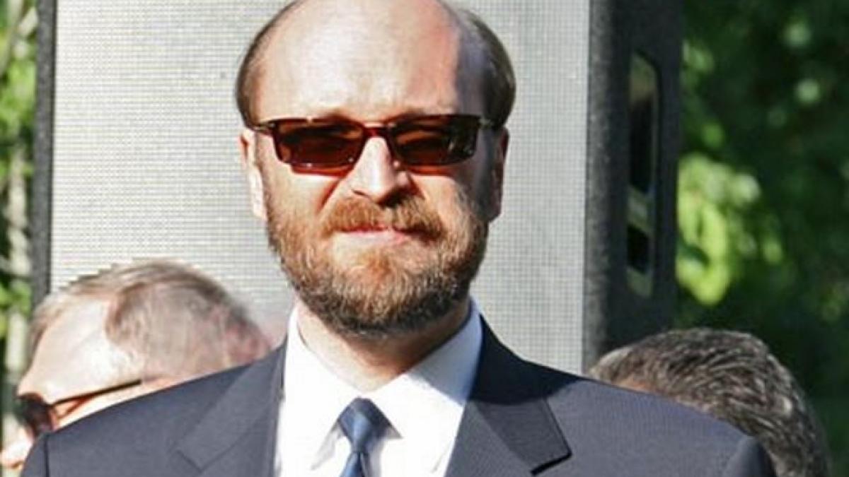 interpol solicita arestarea miliardarului rus serghei pugacev