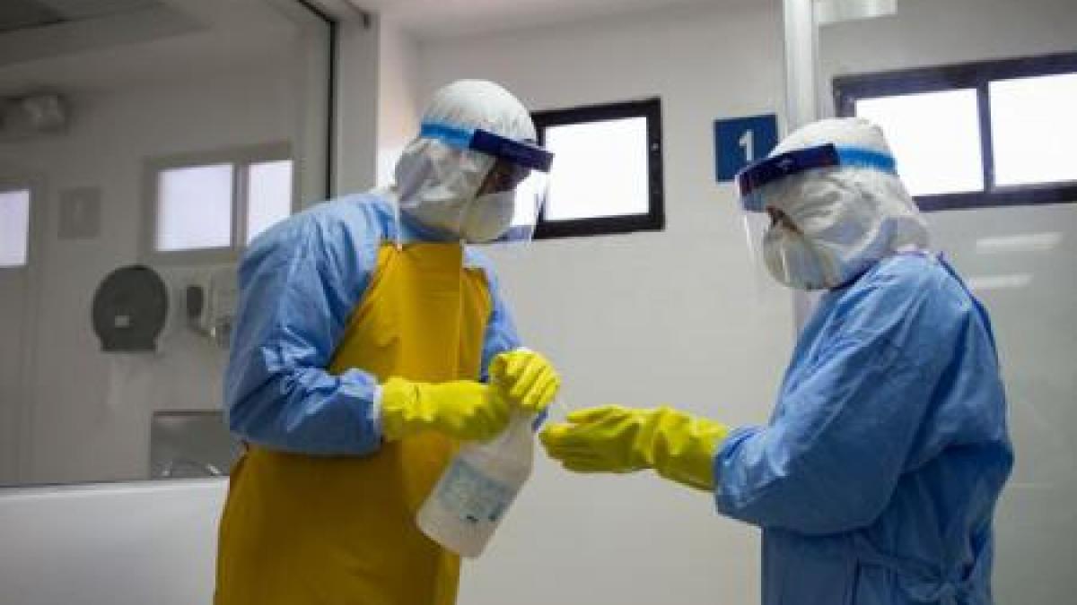 vaccinul experimental contra ebola a trecut cu succes primele teste pe oameni