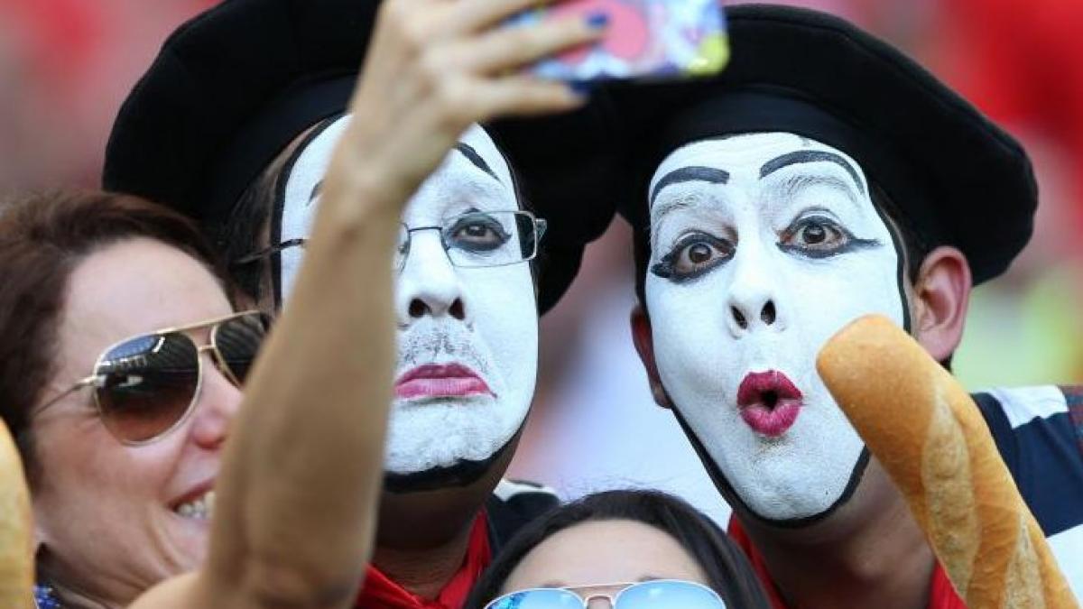 moda selfie a dezvoltat o adevarata industrie