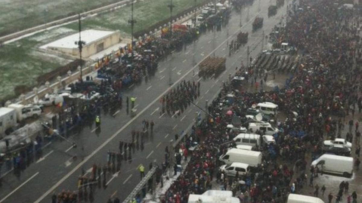 romanii sarbatoresc ziua nationala vezi imagini de la parada militara de 1 decembrie din bucuresti
