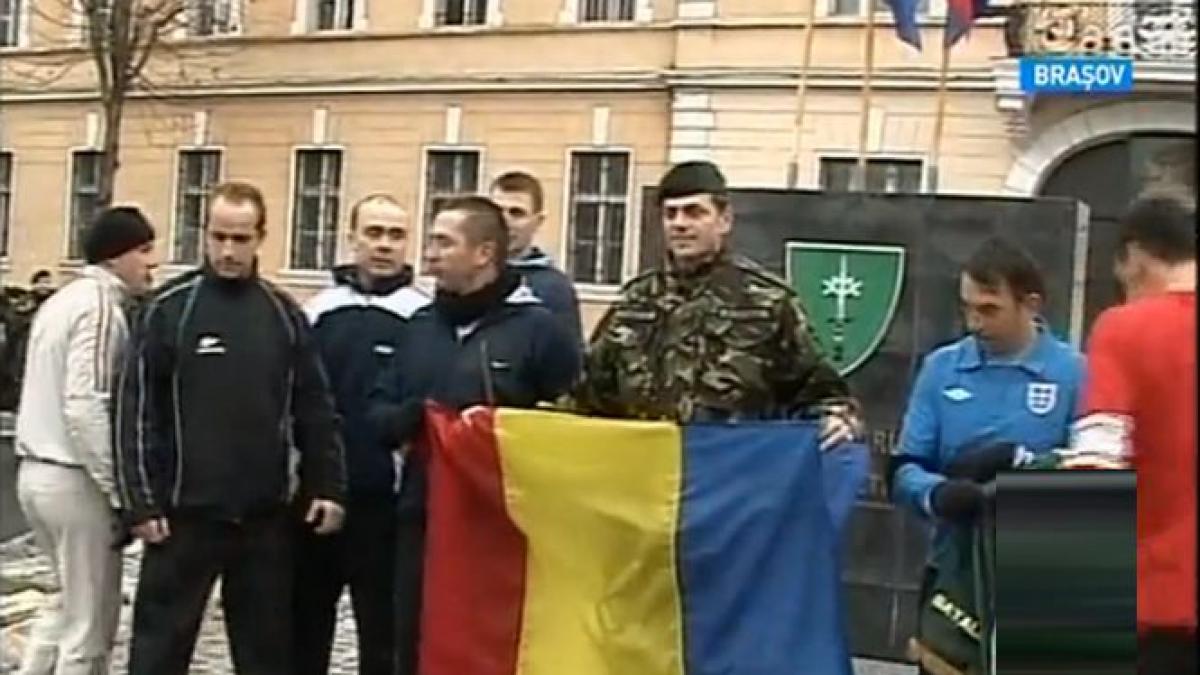 stafeta maraton cu scop umanitar militarii romani au dus drapelul la alba iulia in pas alergator