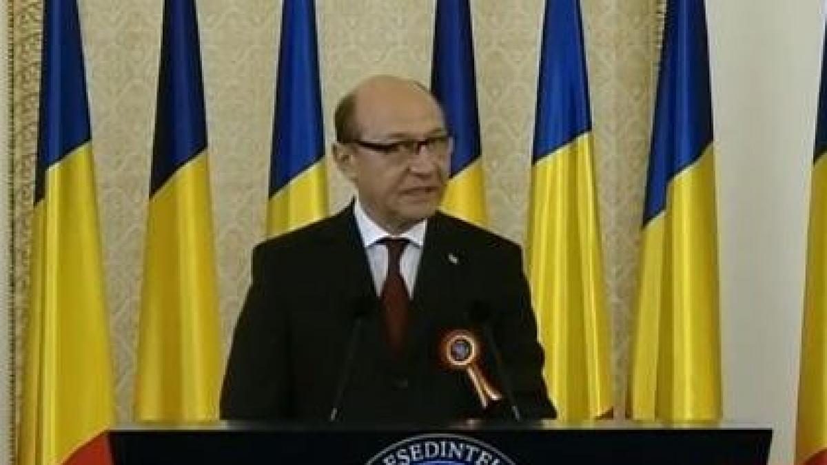 traian basescu nu se abtine de la atacuri nici de ziua nationala
