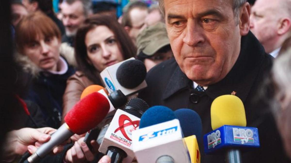 gabriela firea ii cere public lui iohannis sa i retraga distinctia steaua romaniei lui tokes