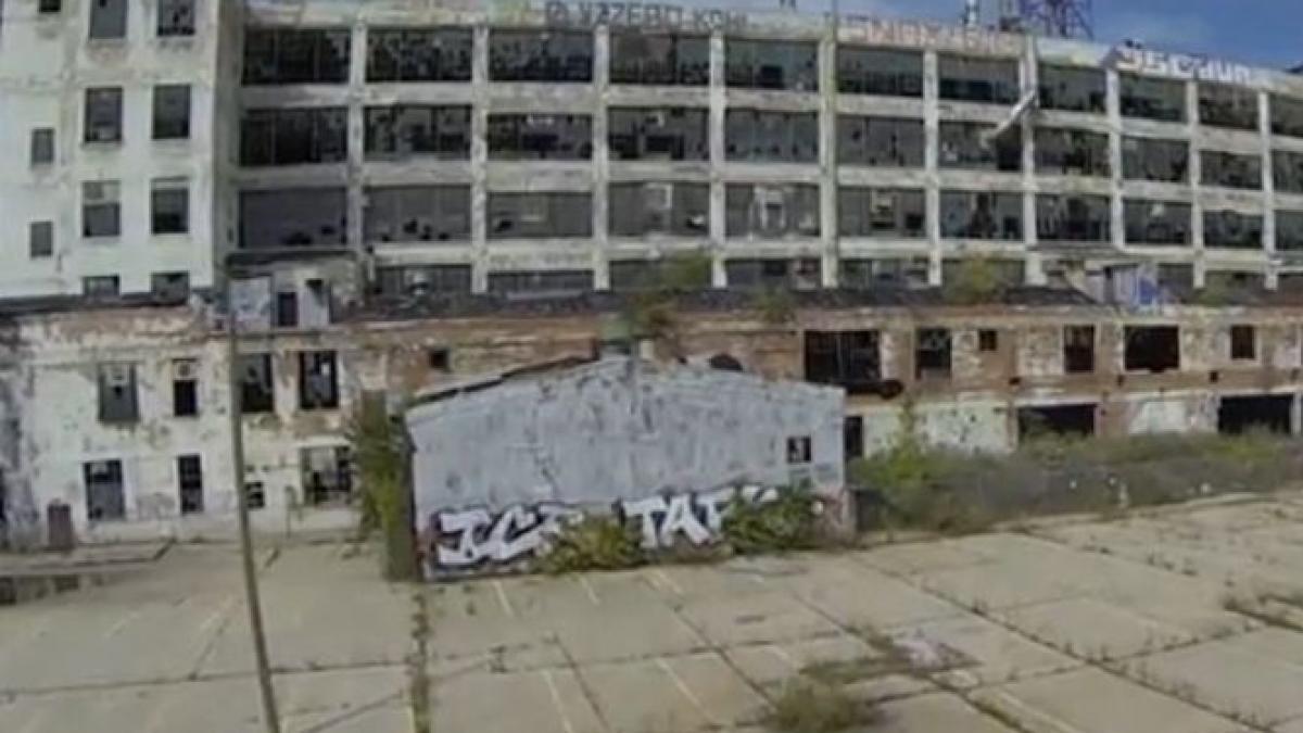 imagini filmate cu drona in cartierele parasite din detroit cum arata orasul aflat in cel mai mare