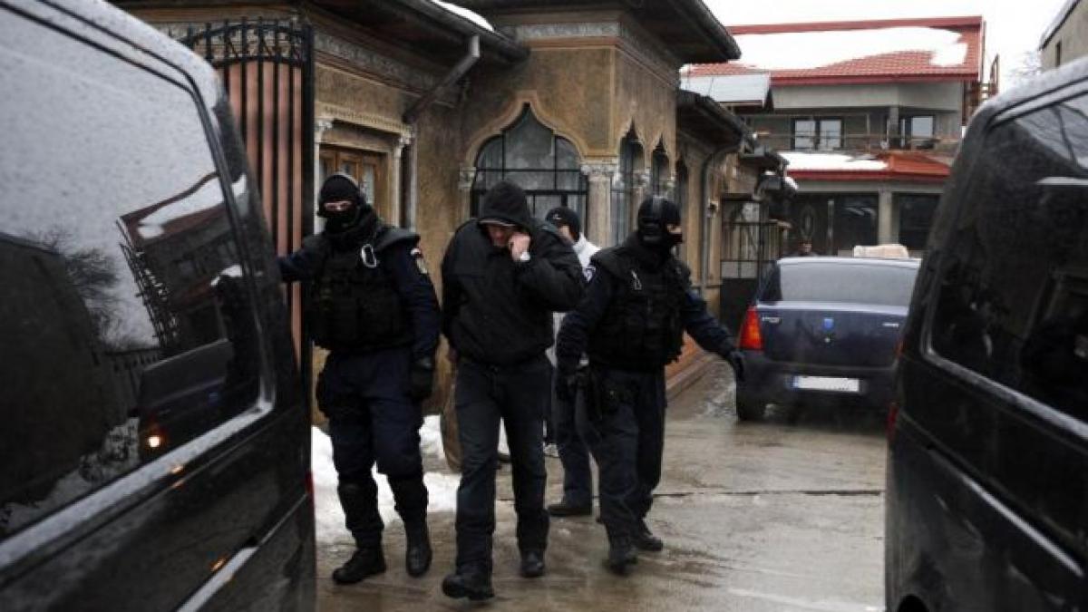 peste 20 de perchezitii la camatari 30 de suspecti vor fi dusi la audieri