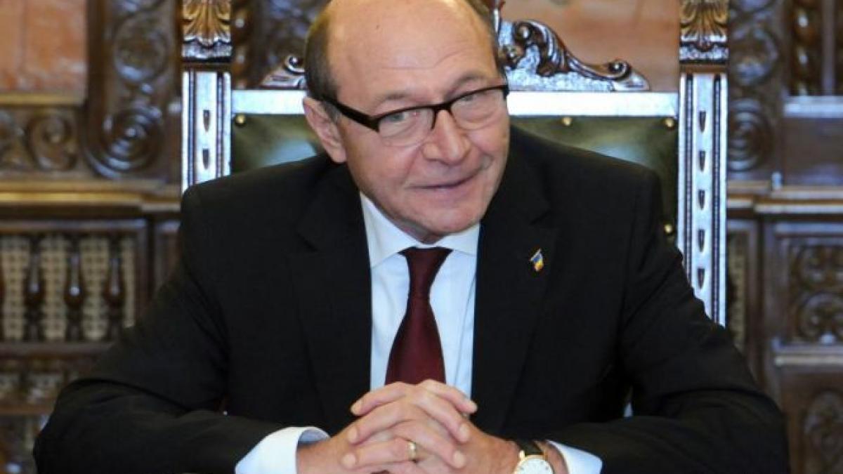 basescu si a decorat peste 150 de oameni de la cotroceni au primit medalii si femeia de serviciu