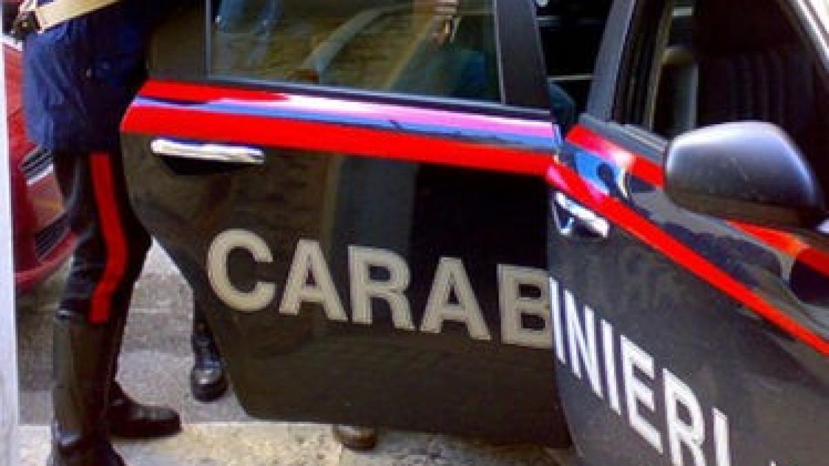 opt carabinieri au fost raniti usor dupa ce s au batut cu cinci romani intr un autobuz din roma