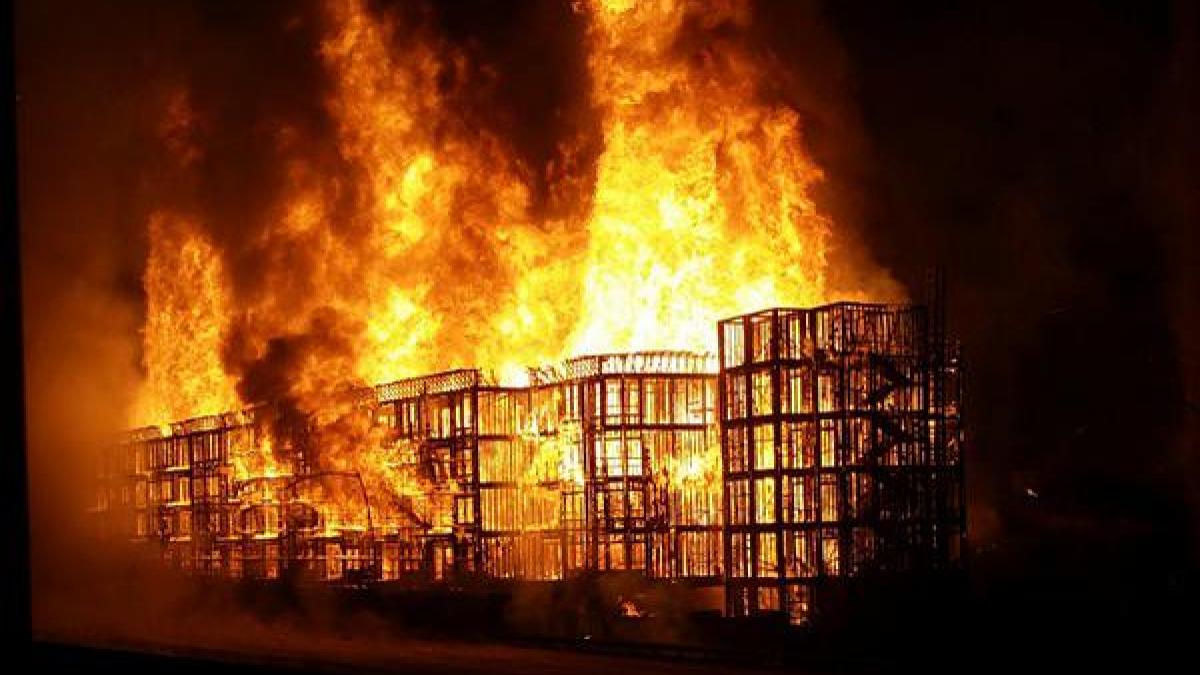 incendiu de proportii in los angeles doua autostrazi au fost inchise video