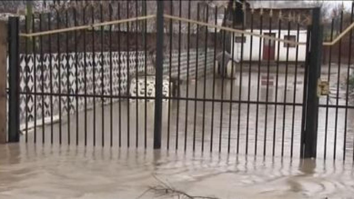 pericol de inundatii in judetele dambovita si giurgiu zeci de gospodarii au fost deja inundate in