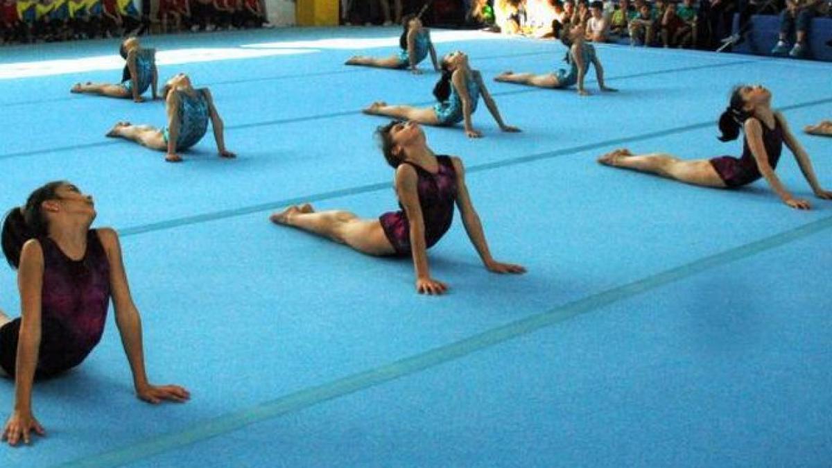 gimnastele de la clubul sportiv petrolul ploiesti sunt nevoite sa faca performanta intr o sala in