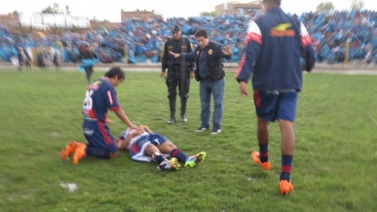 imagini dramatice de pe terenul de fotbal un jucator a cazut secerat de fulger chiar pe teren