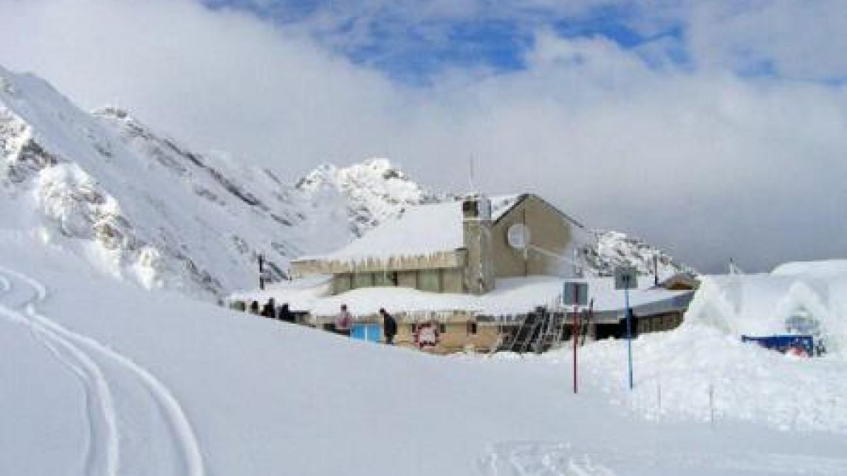 ninsorile abundente au cauzat avalanse la munte care e avertismentul salvamontistilor