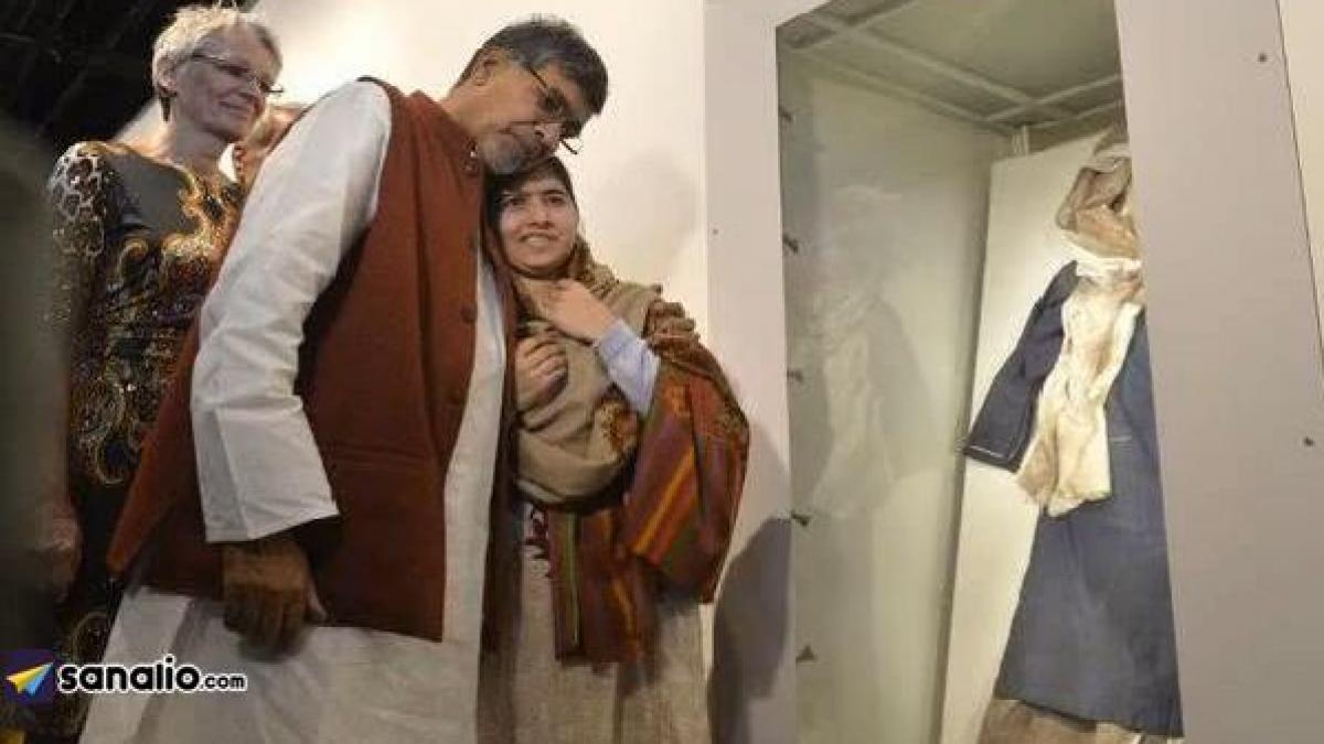 malala yousafzai in lacrimi dupa ce a revazut uniforma scolara pe care o purta in ziua in care a