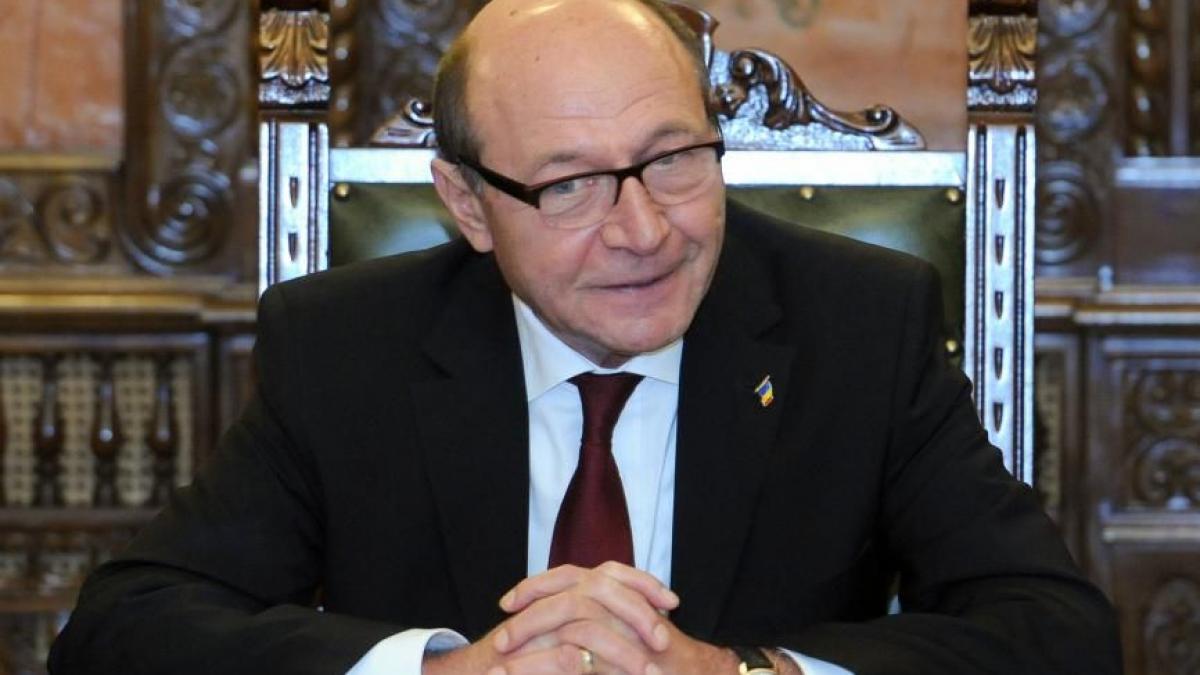 basescu a semnat eliberarea din functie a consilierilor prezidentiali incepand cu 22 decembrie