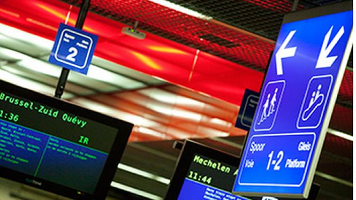 belgia paralizata de o greva generala avioane blocate la sol trenuri tramvaie si autobuze ramase in