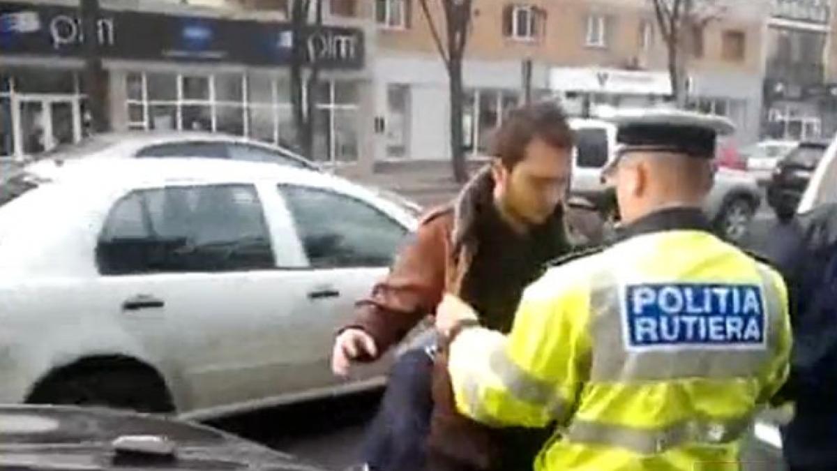 fiul fostului primar din botosani catalin flutur perchezitionat pentru droguri